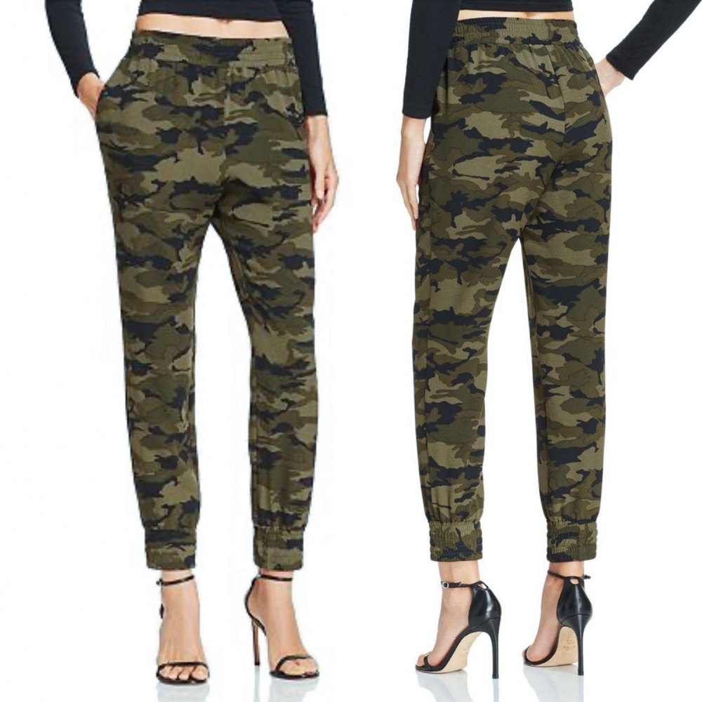 Aqua Camo Jogger Pants Size Medium